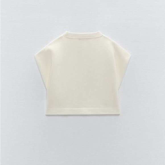Zara Set - Ecru Round Neck Sweatshirt w/ Arm Holes & Seamless Bike Shorts - Picture 13 of 17